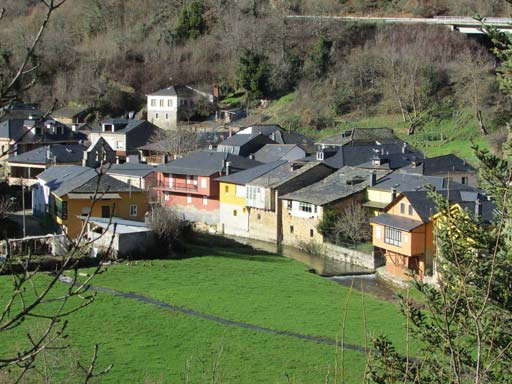 Ambasmestas significa "aguas juntas". Forma parte de los pueblos leoneses del Camino de Santiago 