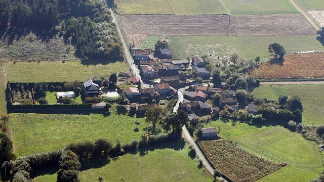 Amenal, pequeña localidad de la provincia de La Coruña, por ella pasa la Ruta jacobea.