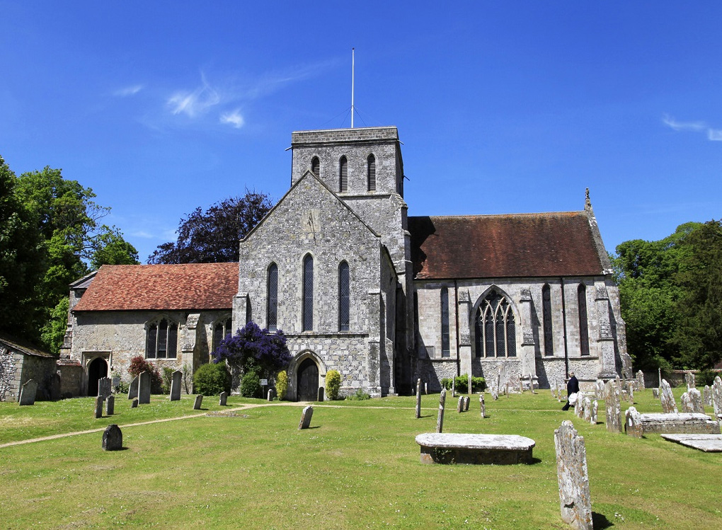 Amesbury es una pequeña ciudad cercana a Stonehenge (3,2 km,) y Woodhenge (2,4 km).