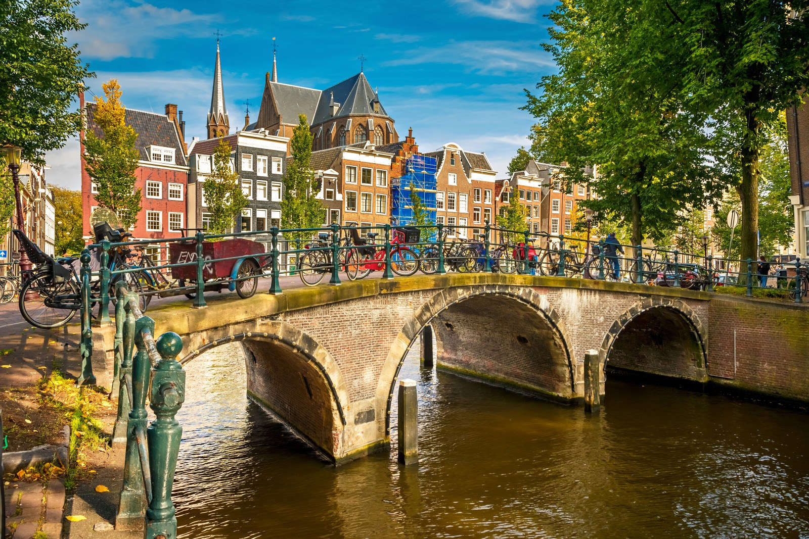 Amsterdam es una Importante ciudad de Holanda, sus vestigios más antiguos datan del periodo romano.