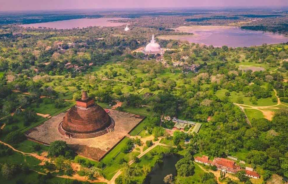 Anuradhapura, situada al noreste de la actual Colombo, fue la antigua capital de Sri Lanka (antes Ceilán)