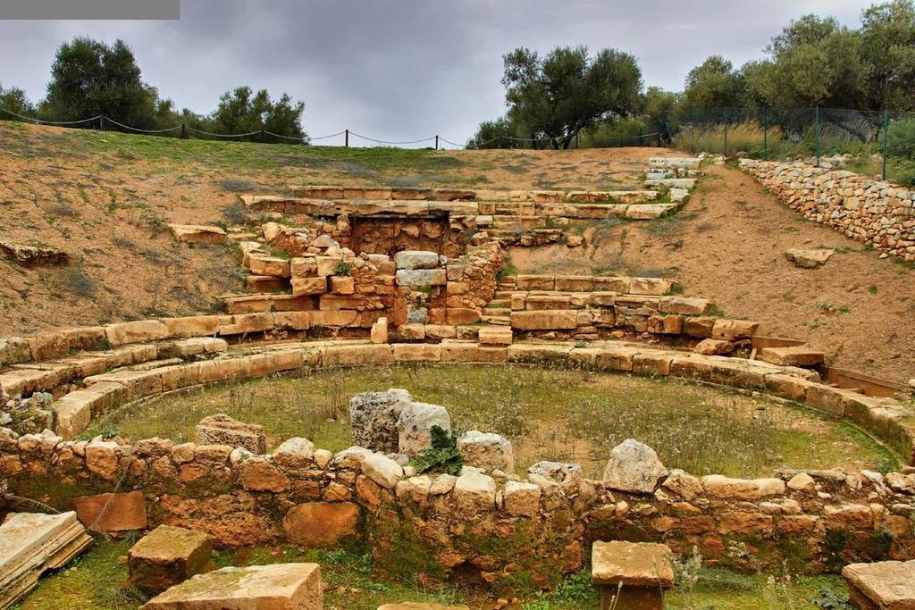 Aptera fue una antigua ciudad en la isla de Creta junto a la bahía de Souda.