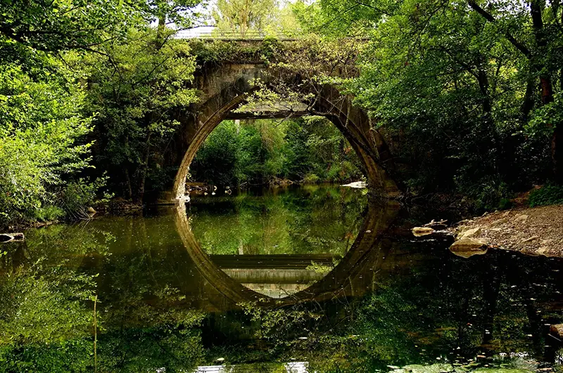 Puente medieval en Zabaldica, Navarra