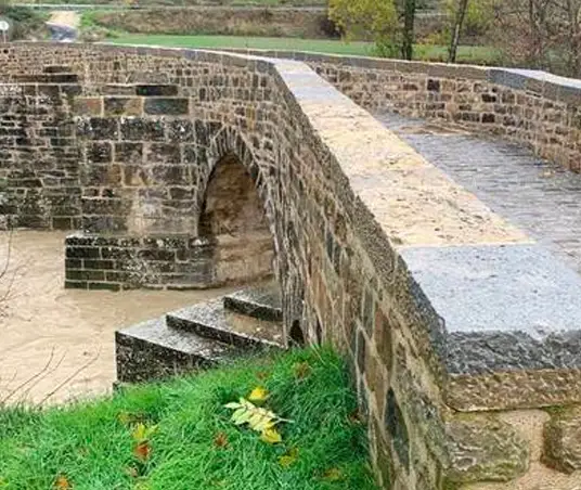 Puente medieval en Otano, Navarra