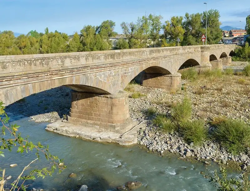 Puente sobre el Aragón en Puente la Reina de Jaca, Huesca