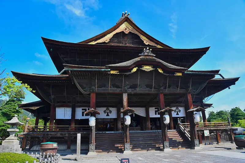 Zona templaria (Zenko-ji) en Nagano, Japón